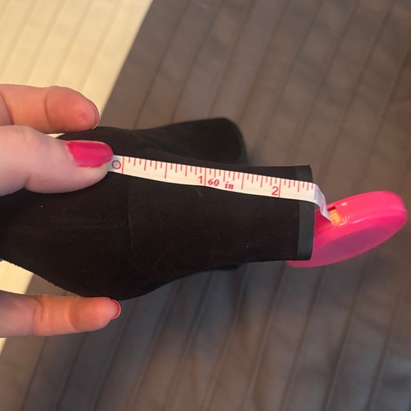 Stuart Weitzman Black Suede chunkier heal size 8.5 - Picture 11 of 12